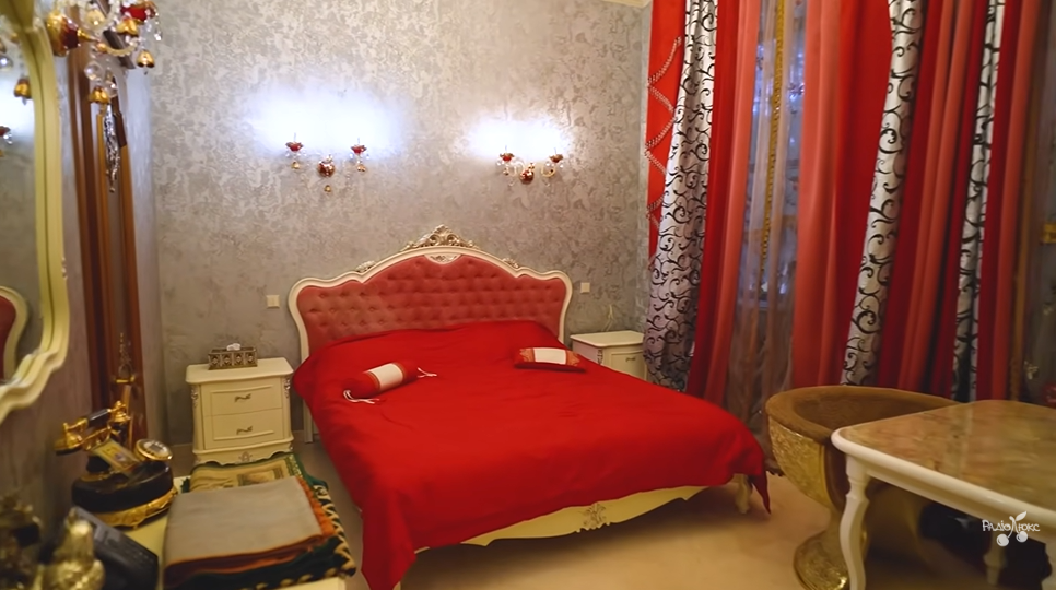 Камалия показала свой роскошный особняк за Киевом и напомнила украинцам Пшонку: собственная волчица, все в золоте, а внутри бассейн и солярий