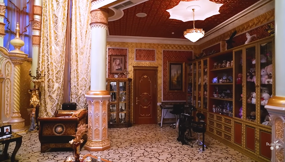 Камалия показала свой роскошный особняк за Киевом и напомнила украинцам Пшонку: собственная волчица, все в золоте, а внутри бассейн и солярий