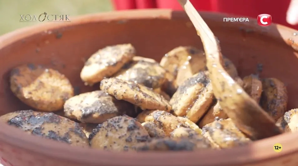 Побачення з українськими традиціями і церемонія троянд без Цимбалюка: як пройшов сьомий випуск "Холостяка 14"