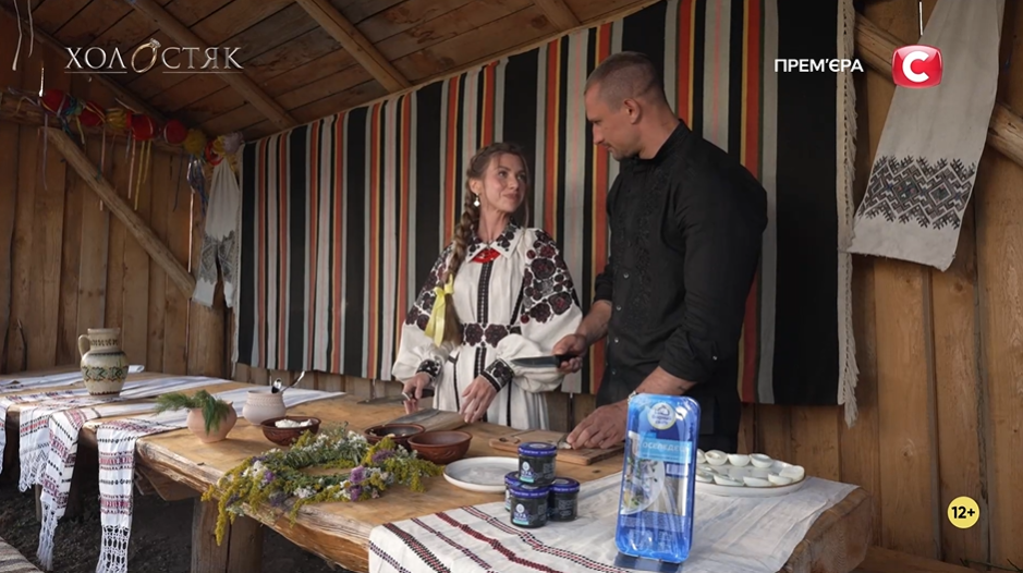 Побачення з українськими традиціями і церемонія троянд без Цимбалюка: як пройшов сьомий випуск "Холостяка 14"