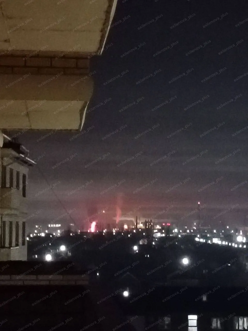 У Росії пролунали вибухи у районі Афіпського НПЗ: здійнялася пожежа. Фото та відео