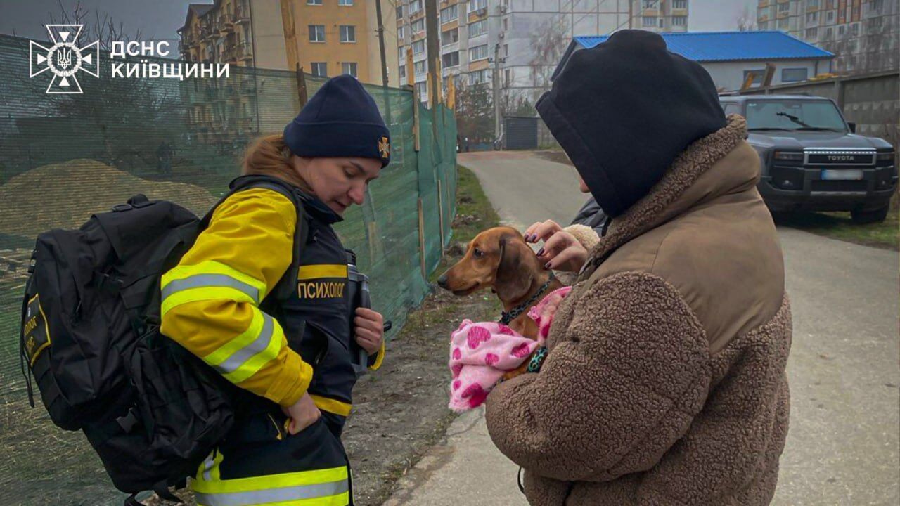 Росія атакувала Київщину: пошкоджено житлові будинки і підприємство, є загибла та постраждалі. Фото та відео