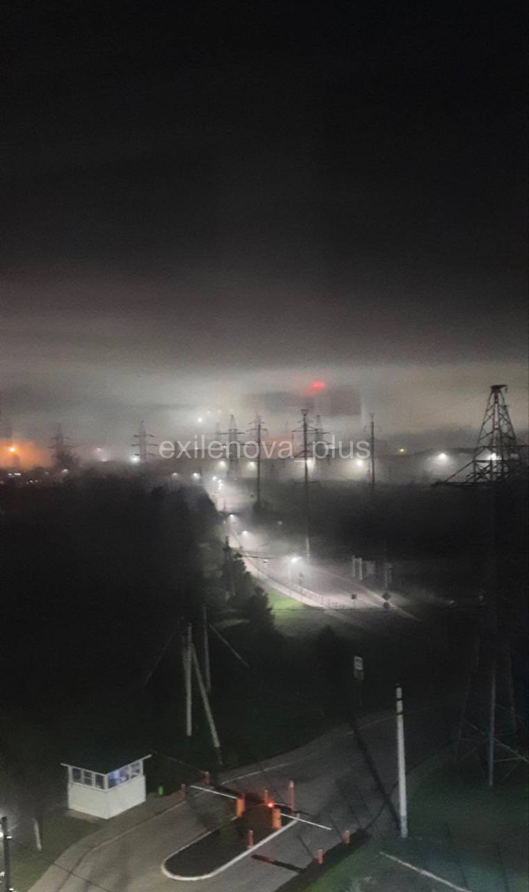 У Росії пролунали вибухи у районі Афіпського НПЗ: здійнялася пожежа. Фото та відео