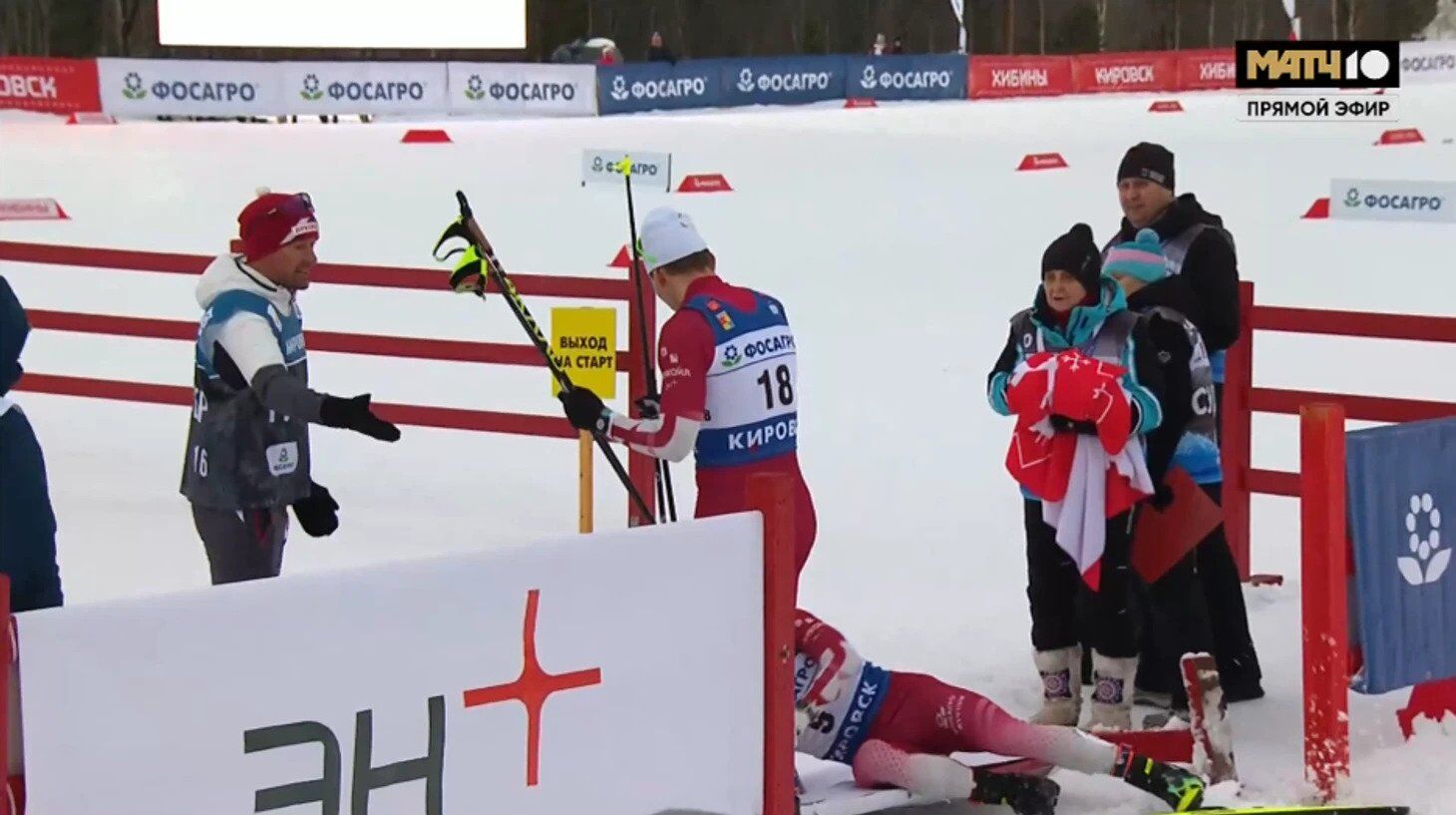 Триразовий олімпійський чемпіон злетів з котушок на Кубку Росії з лижних гонок, напавши на суперника. Відео