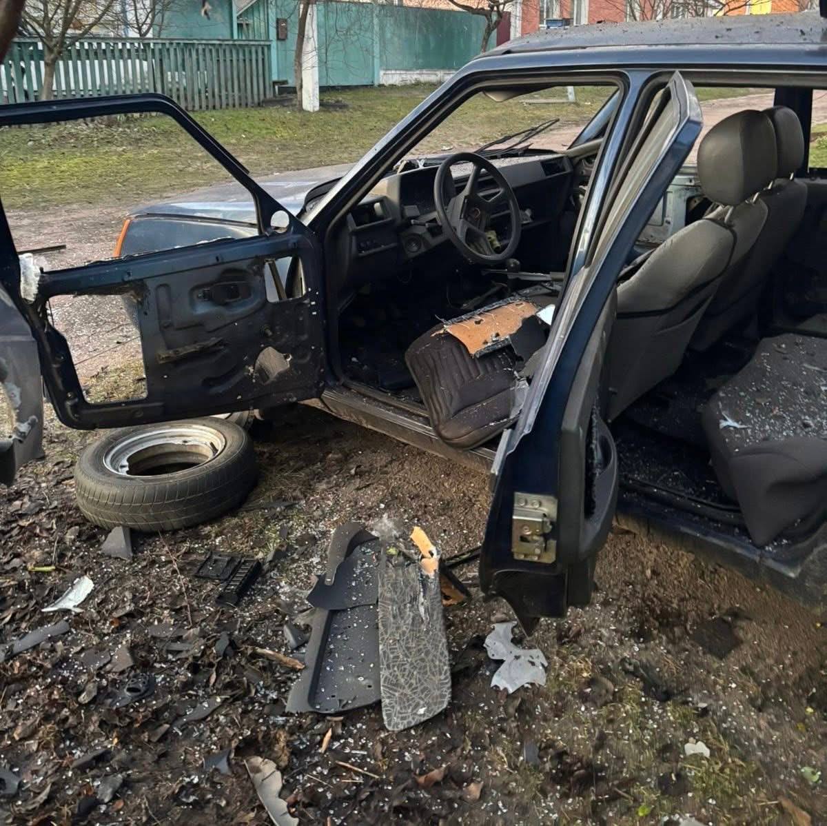 Били по будинках, авто, енергосистемі: на Чернігівщині є поранені через атаку РФ. Фото