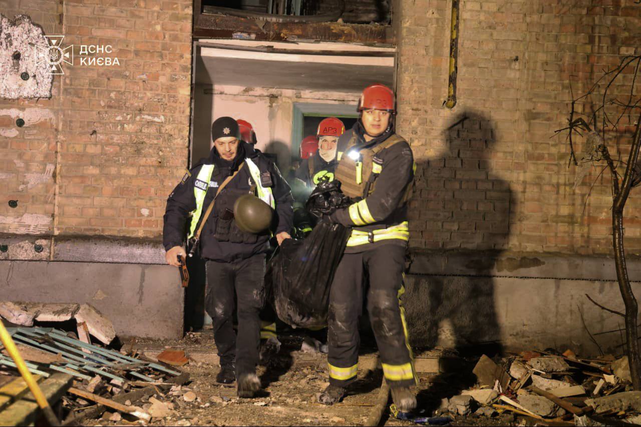 РФ била дронами і ракетами по житлових будинках у Києві: є жертви і понад 30 поранених. Фото і відео