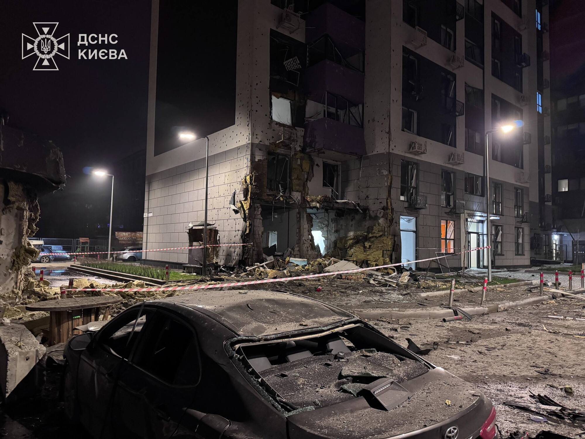 РФ била дронами і ракетами по житлових будинках у Києві: є жертви і понад 30 поранених. Фото і відео