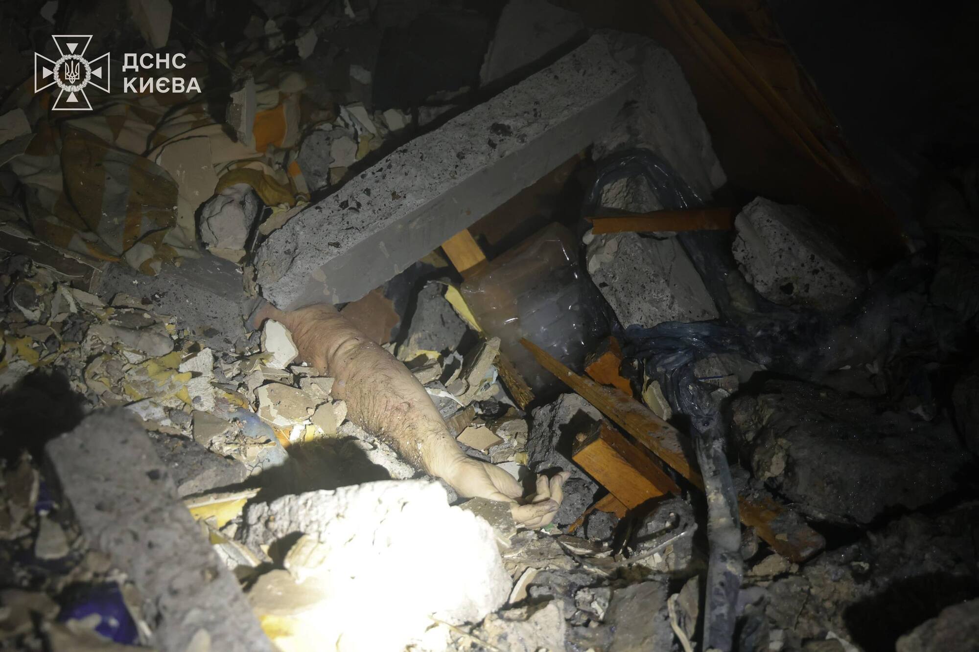 Майже 600 "Шахедів", крилаті ракети і "Кинджали": Росія влаштувала масштабну атаку на Україну, є загиблі і постраждалі. Усі деталі та фото