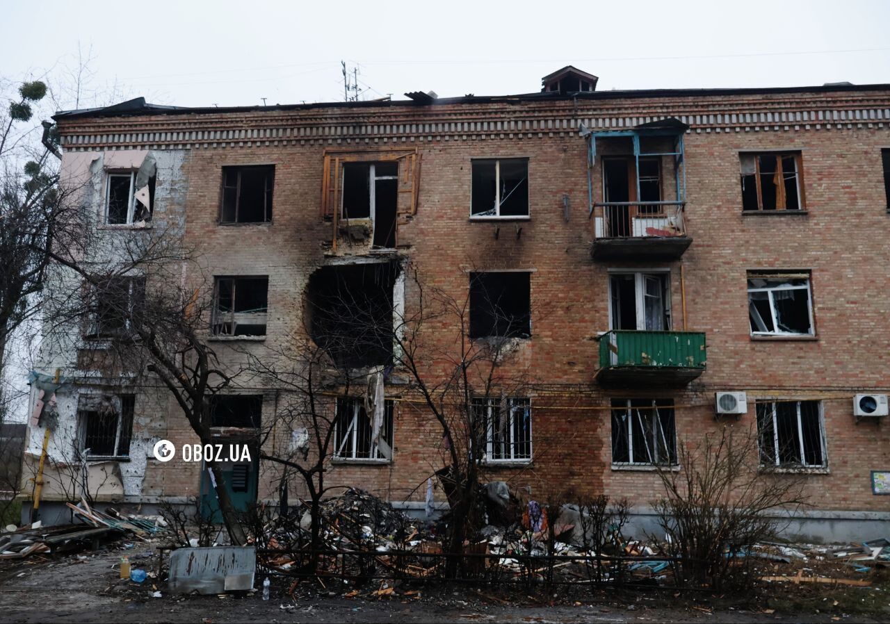 Отец погиб, а сын и мать в больнице с ожогами: последствия обстрела РФ в Святошинском районе Киева. Фото