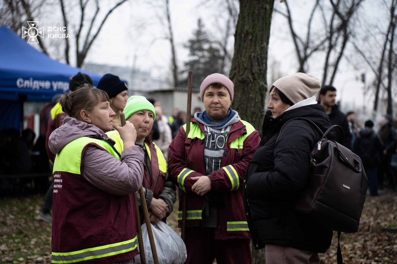В Киеве завершили работы по разбору конструкций и ликвидации последствий ударов РФ. Фото