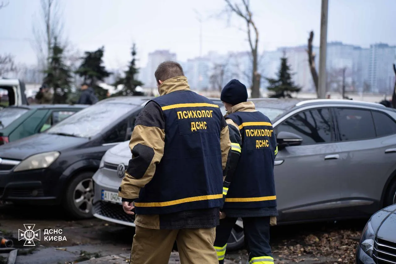 В Киеве завершили работы по разбору конструкций и ликвидации последствий ударов РФ. Фото