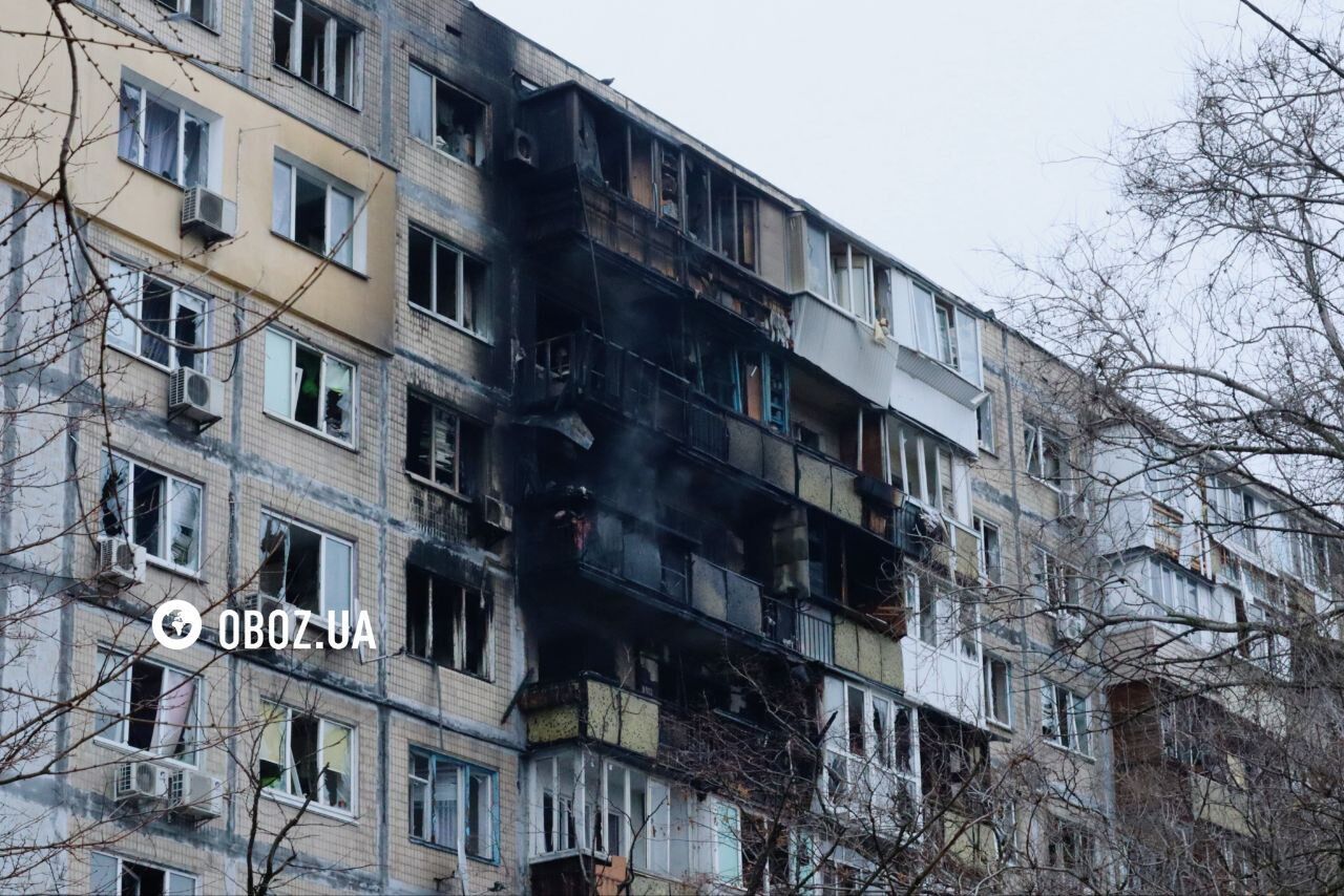 Российская ракета убила прохожего в Киеве, есть раненые: эксклюзивные фото и видео с места