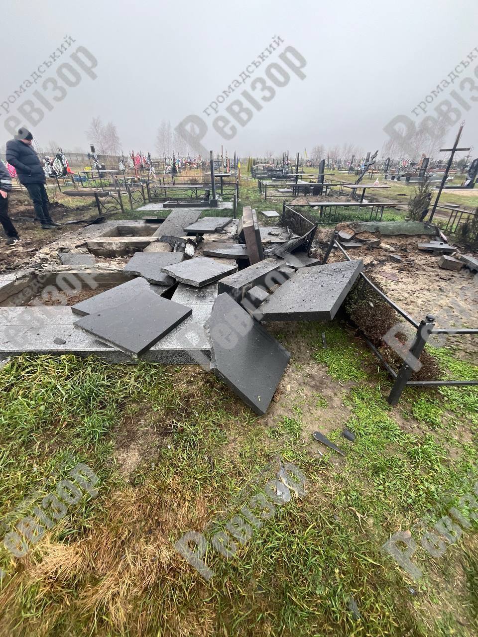 Враг не дает покоя даже мертвым: под Киевом российский "Шахед" повредил кладбище. Фото