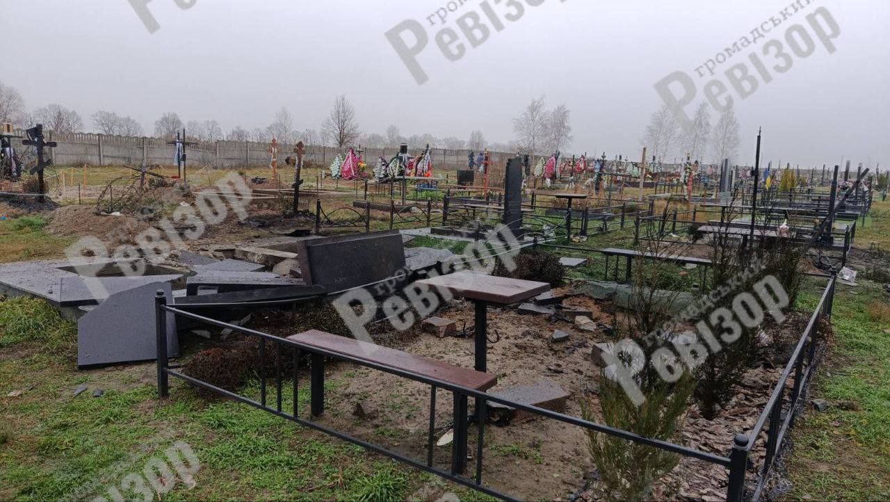 Враг не дает покоя даже мертвым: под Киевом российский "Шахед" повредил кладбище. Фото