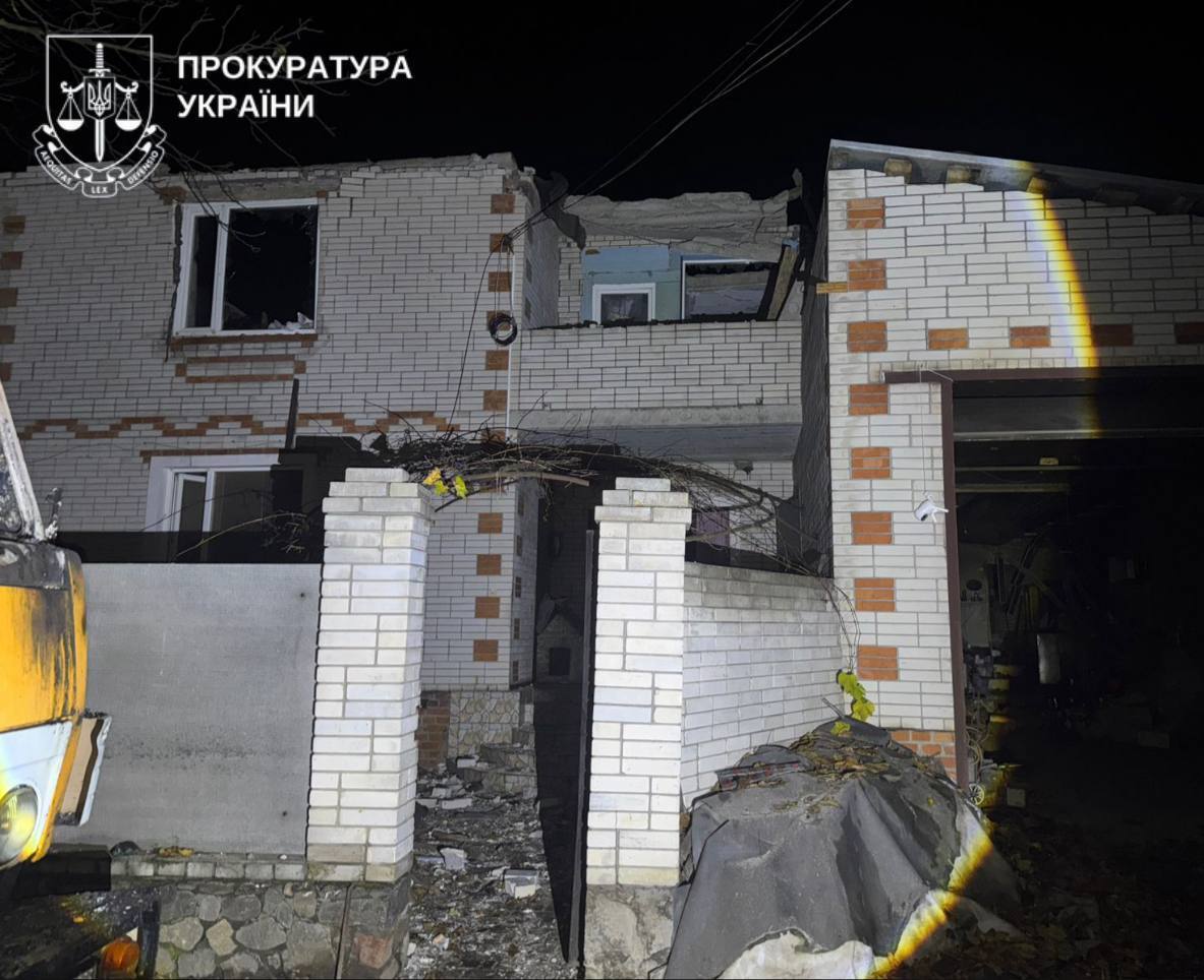 Окупанти атакували Сумщину: є жертва, з-під завалів врятували трьох людей. Фото і відео