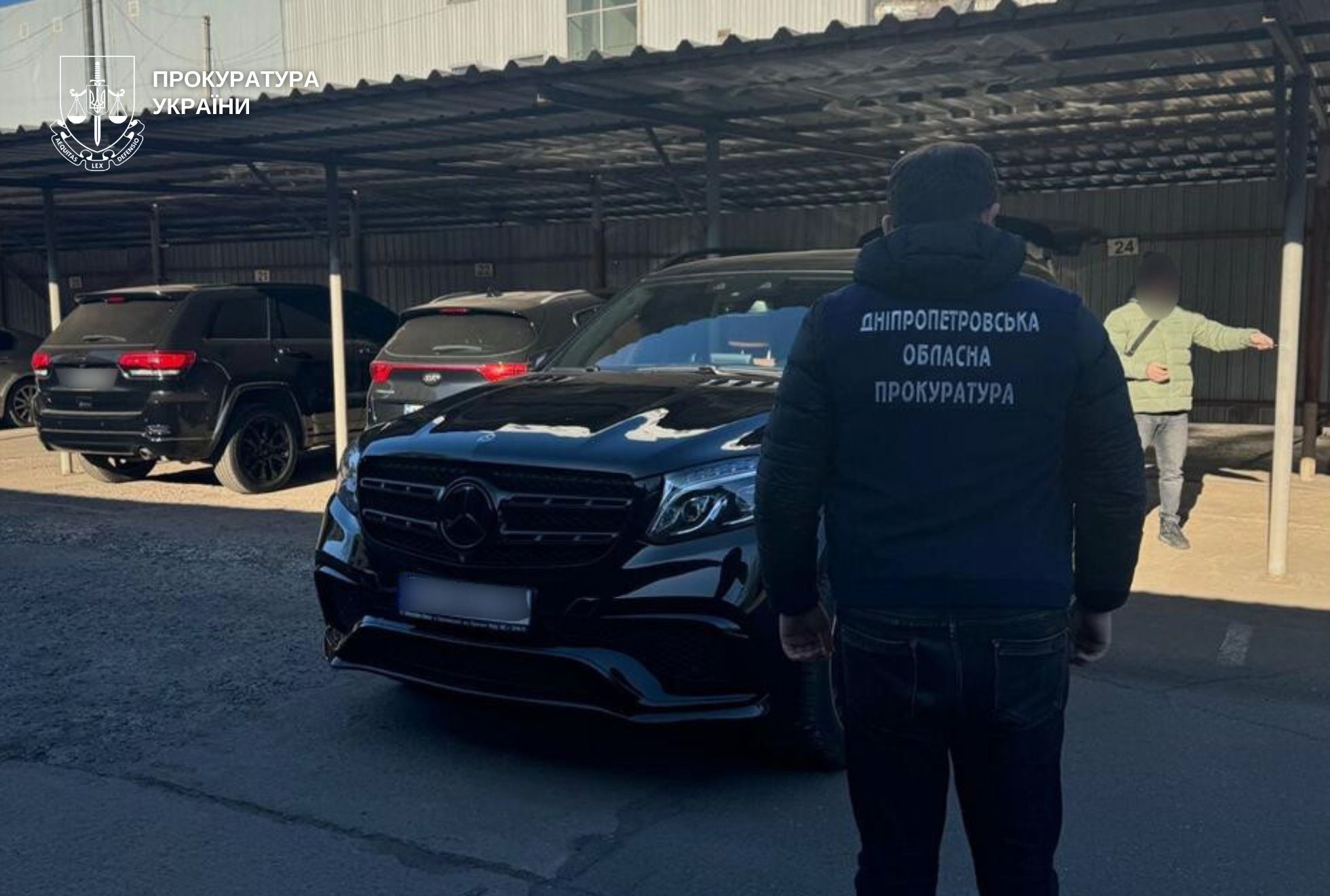 Погрожували фізичною розправою: у Кривому Розі судитимуть трьох зловмисників, які вимагали з підприємця $50 тис. Фото