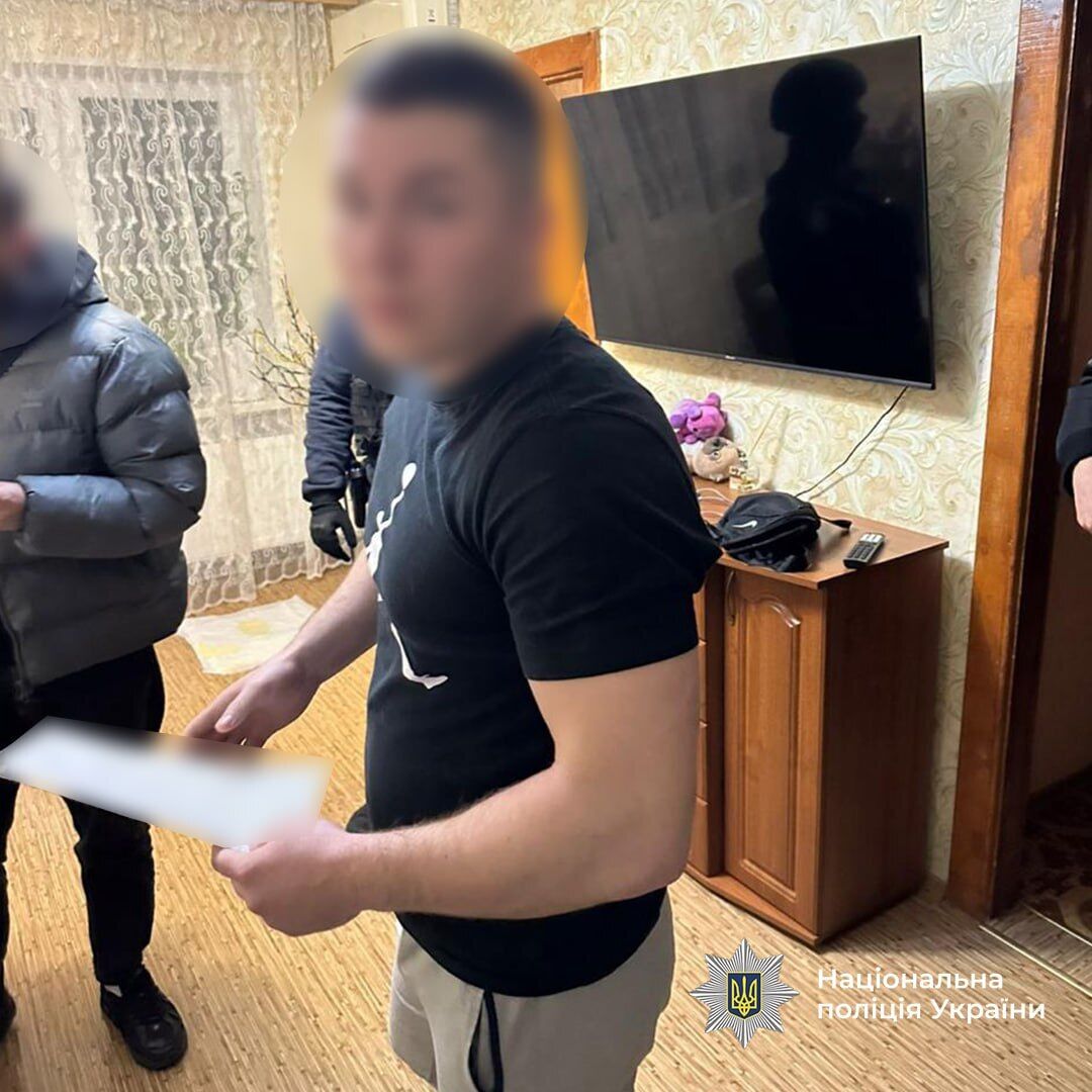 Погрожували фізичною розправою: у Кривому Розі судитимуть трьох зловмисників, які вимагали з підприємця $50 тис. Фото