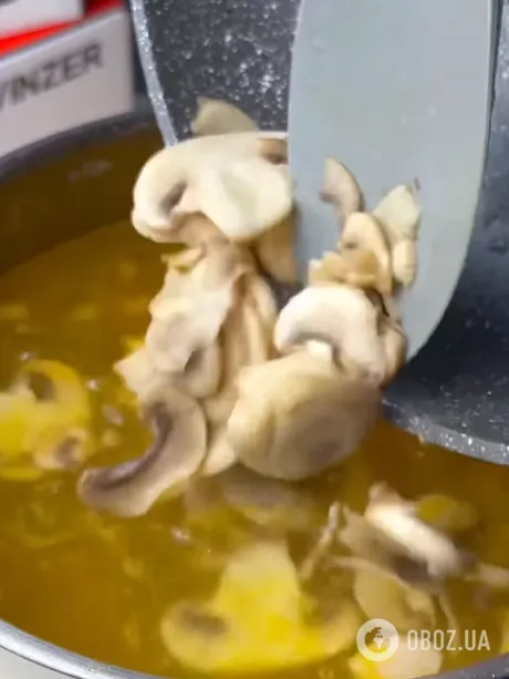 Самый вкусный сырный суп на курином бульоне: как приготовить блюдо для обеда