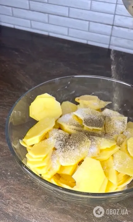 Ситна картопляна запіканка на вечерю: додайте багато сиру