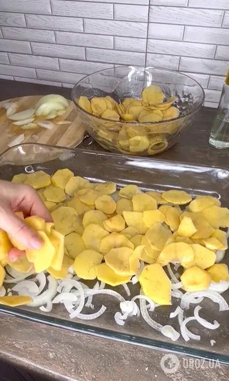 Ситна картопляна запіканка на вечерю: додайте багато сиру