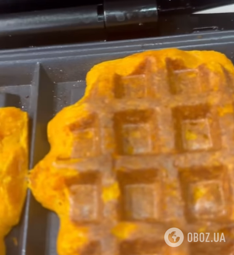 Смачні гарбузові вафлі для сніданку або перекусу: як приготувати