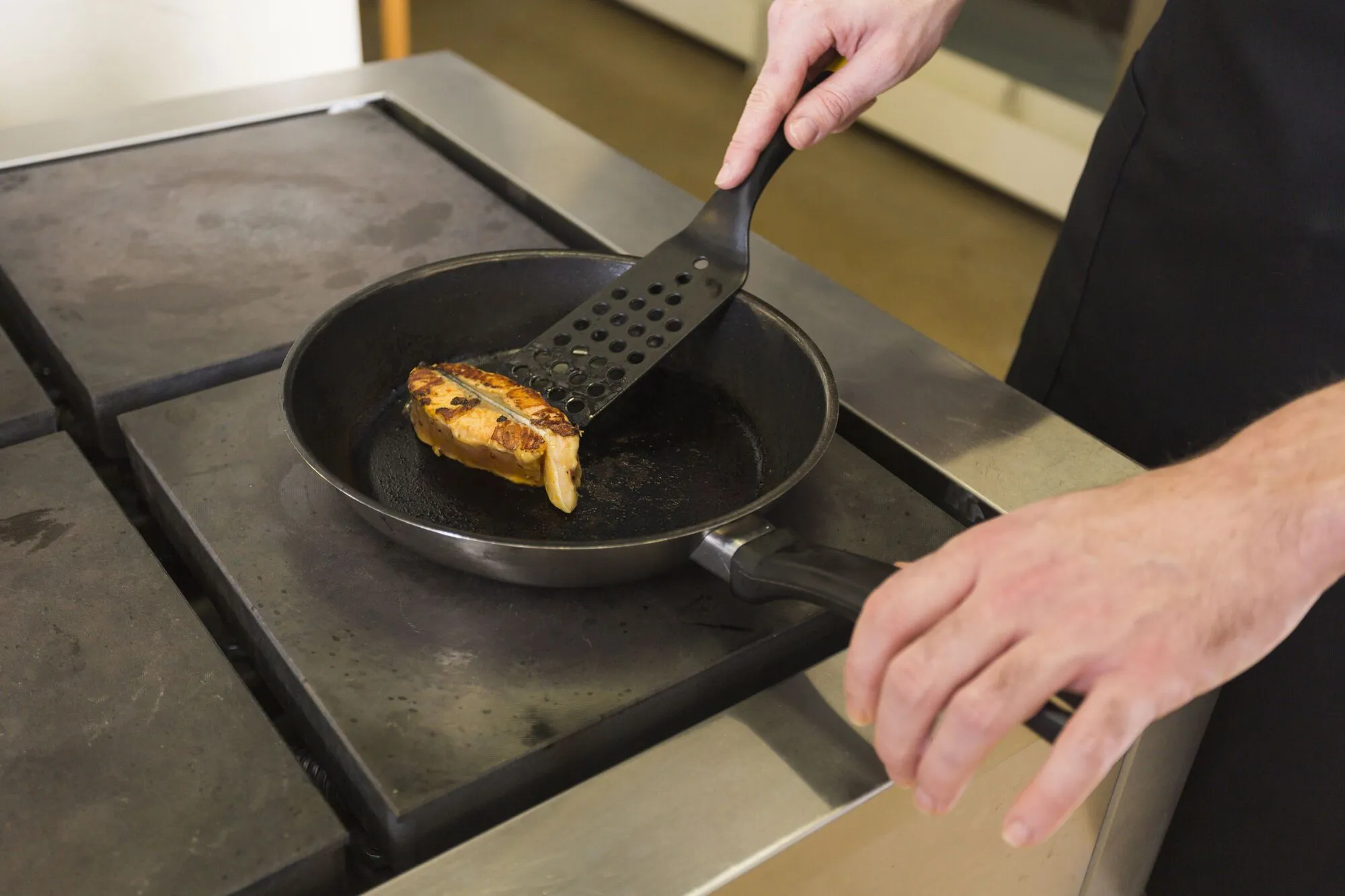 Як почистити сковорідку навіть від давнього нагару: найдієвіші способи