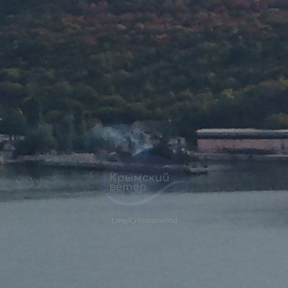 В оккупированном Севастополе горел российский военный корабль. Фото и видео