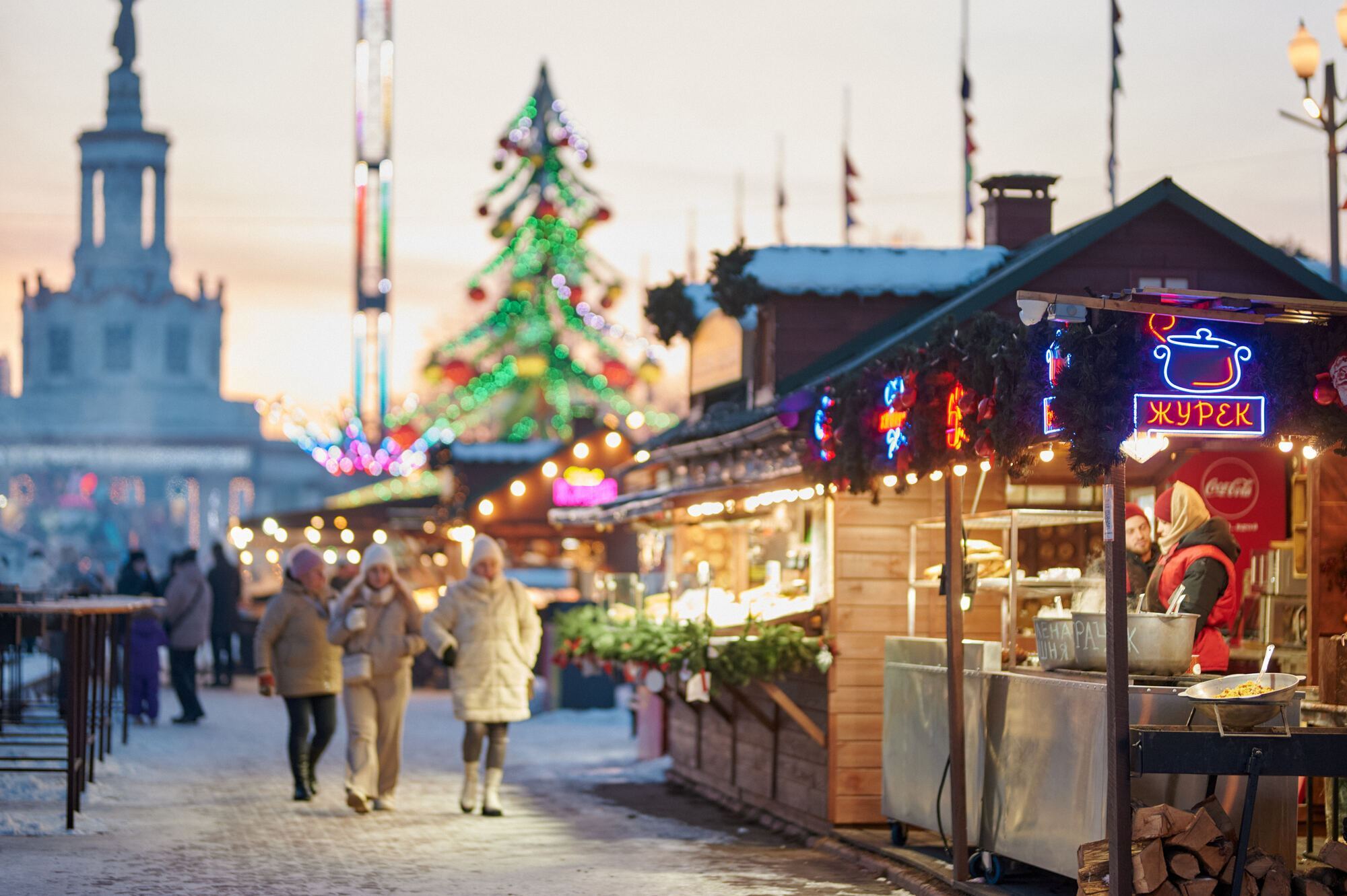 Сніг на ВДНГ у Києві лежатиме всю зиму: які дива готує "Зимова країна"