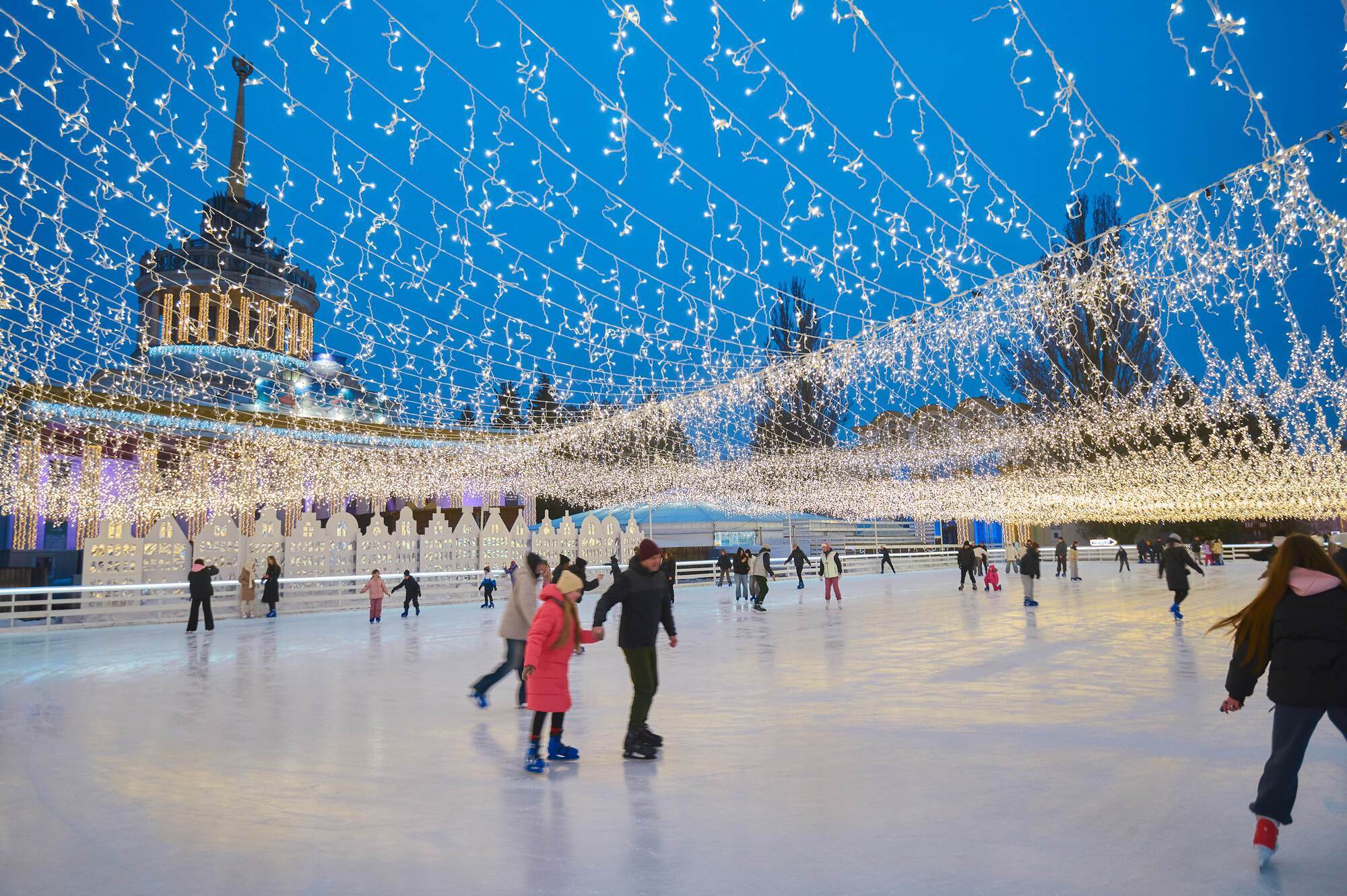 Сніг на ВДНГ у Києві лежатиме всю зиму: які дива готує "Зимова країна"
