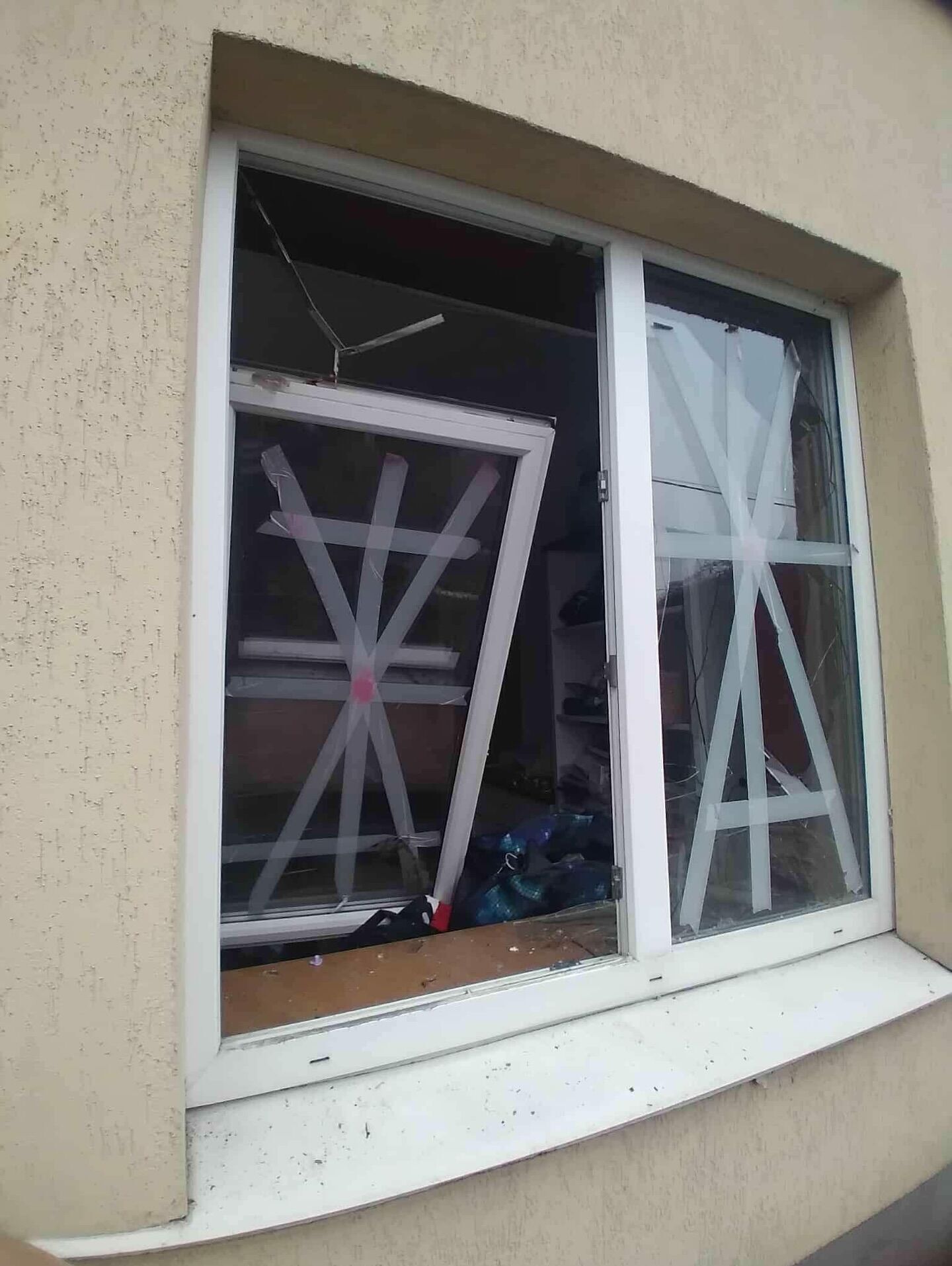 Россия разрушила дом украинского художника в Киеве: выбиты окна, разбита крыша, но все живы. Фото последствий