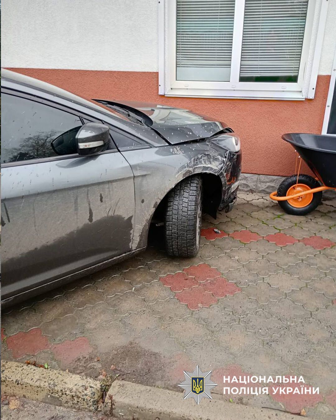 На Черкащині нетвереза водійка скоїла наїзд на пішоходів і влаштувала ще дві ДТП: чим все скінчилось. Фото