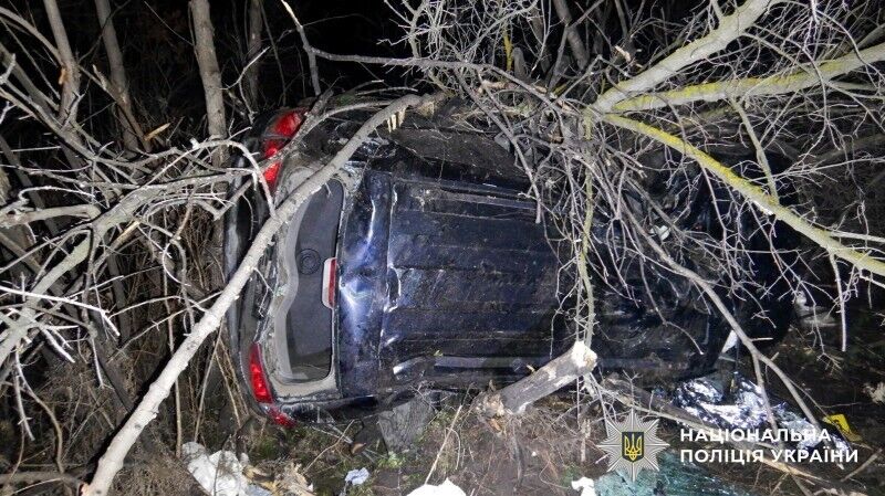 В Полтавской области авто вылетело в кювет: пострадали 18-летний водитель и пассажирка. Фото