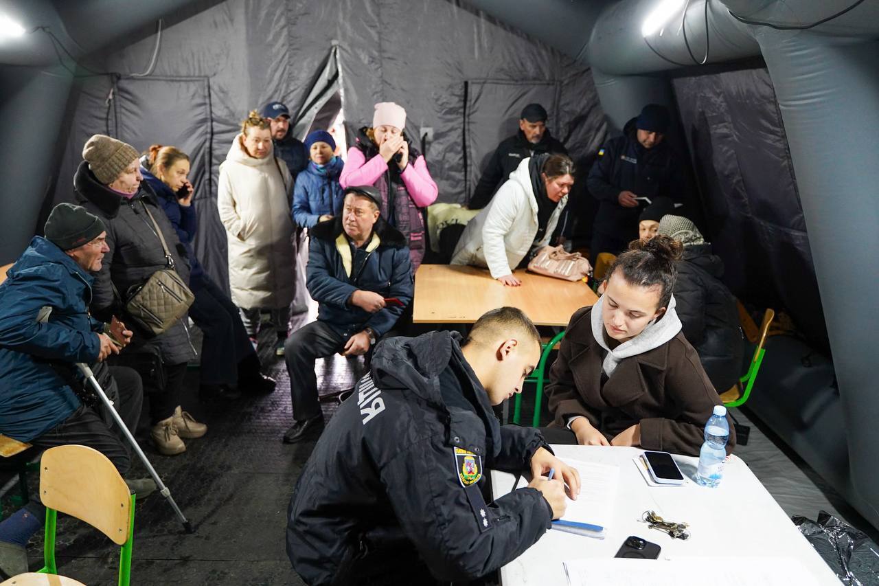 Россия ударила дронами по Вышгороду: загорелась многоэтажка, погиб человек. Фото и видео