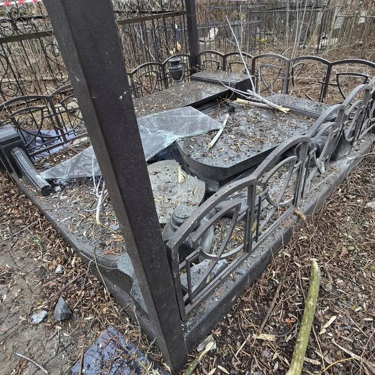 В Украине российскими обстрелами повреждено около 30 еврейских объектов. Фото