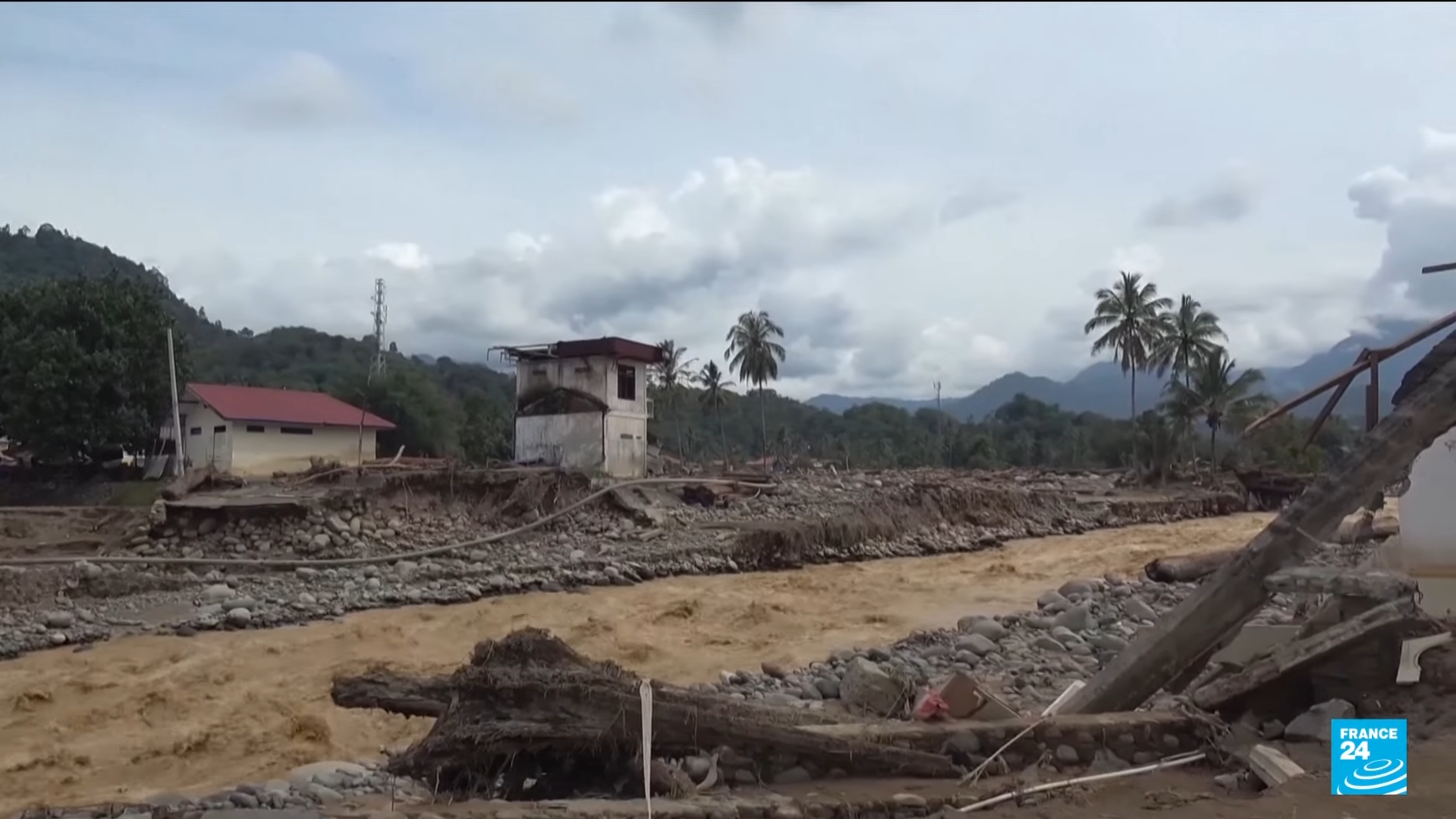В Юго-Восточной Азии из-за наводнений пострадали 4 млн человек: 600 из них погибли. Видео