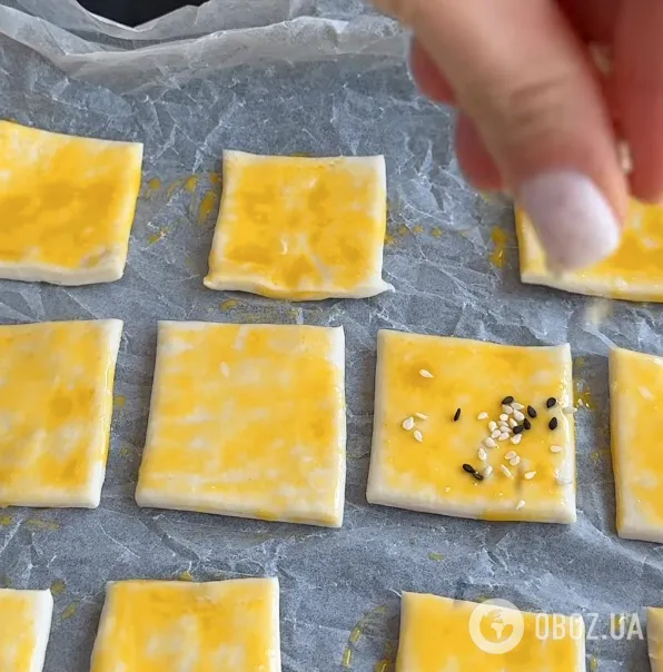 Вкусная закуски из слоеного теста с очень вкусной начинкой: готовится 10 минут