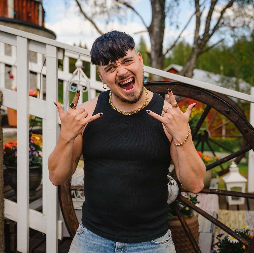 Верка Сердючка попала в новый скандал: станцевала со звездой Евровидения 2023, который отрекся от Украины и дружит с россиянами. Видео