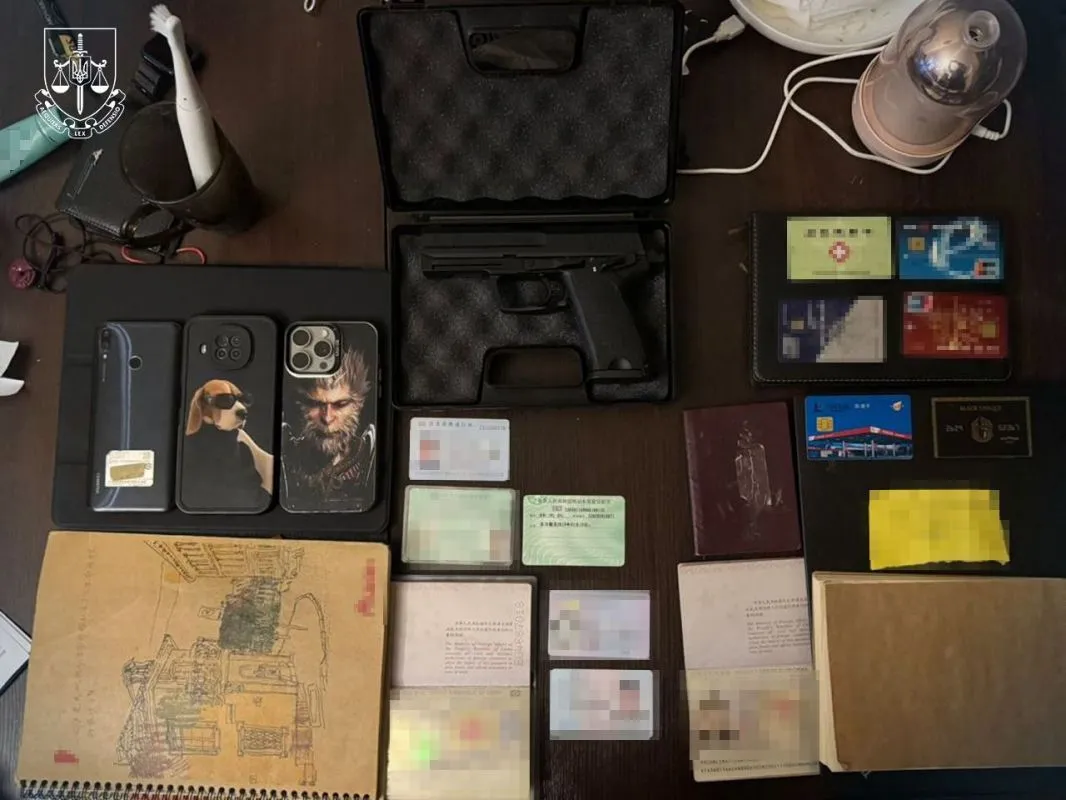 В Україні кинули за грати іноземного шпигуна, який намагався отримати секретну технічну документацію на український літак. Фото