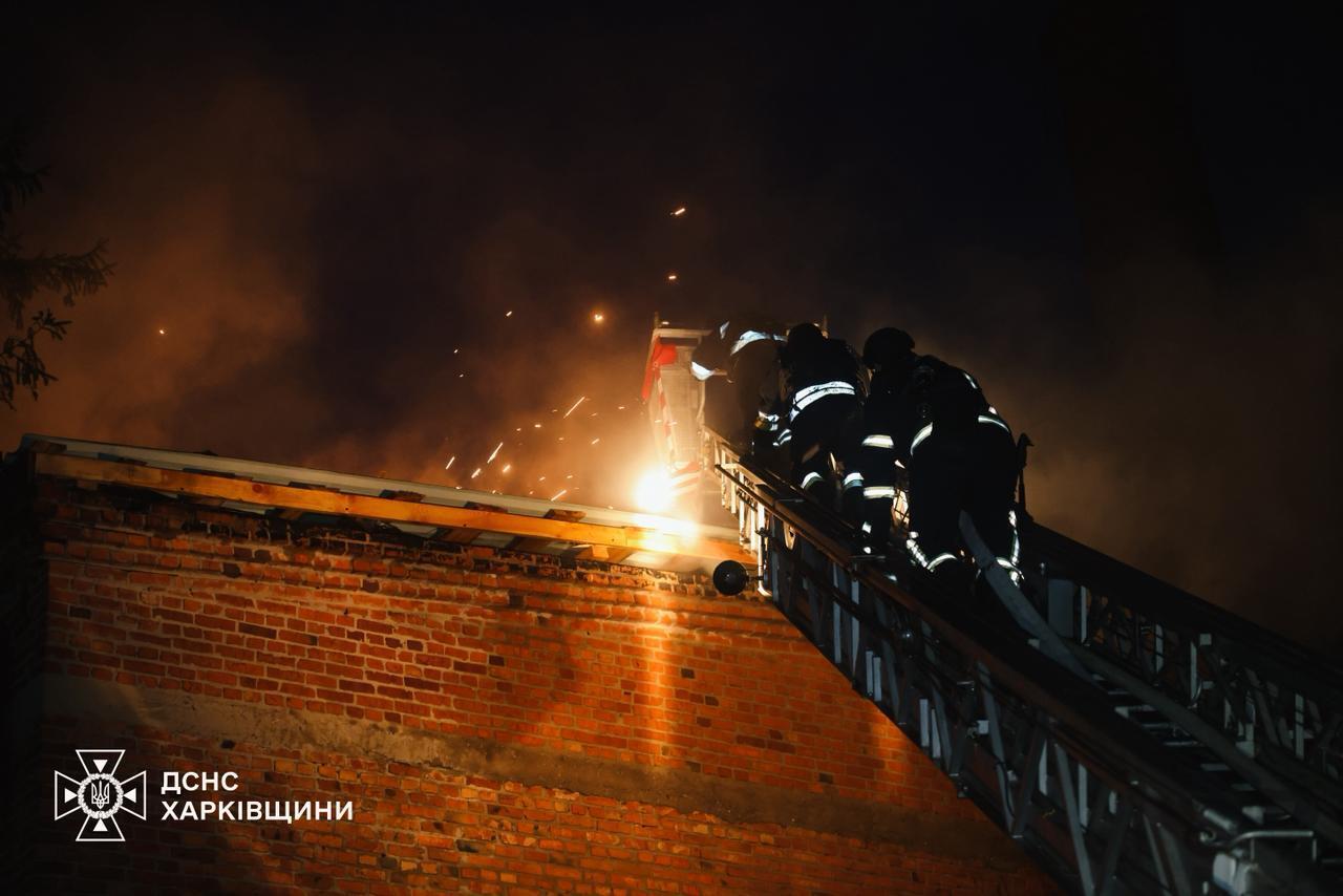 Окупанти атакували Харківщину: стались пожежі, серед постраждалих – вогнеборці. Фото
