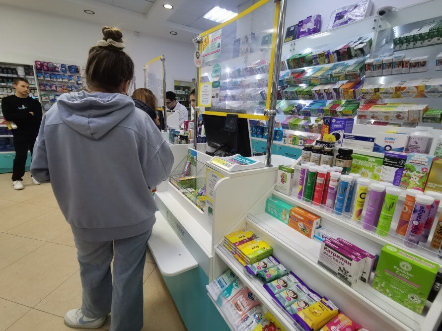 Последствия санкций и атак по НПЗ: в России существенно подскочили цены на лекарства, теперь их хотят продавать поштучно или из мешков