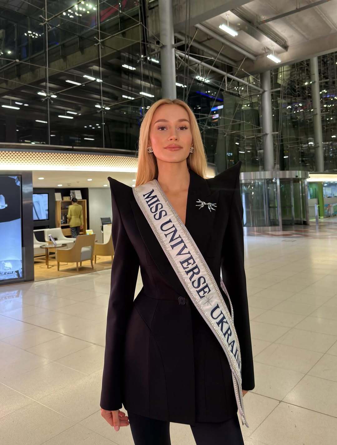 "Міс Всесвіт Україна 2025" приїхала на конкурс краси та показала перші приголомшливі образи. Фото