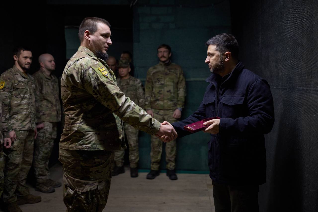 "Це наша держава, це наш схід": Зеленський відвідав фронт і зустрівся з українськими воїнами. Фото і відео