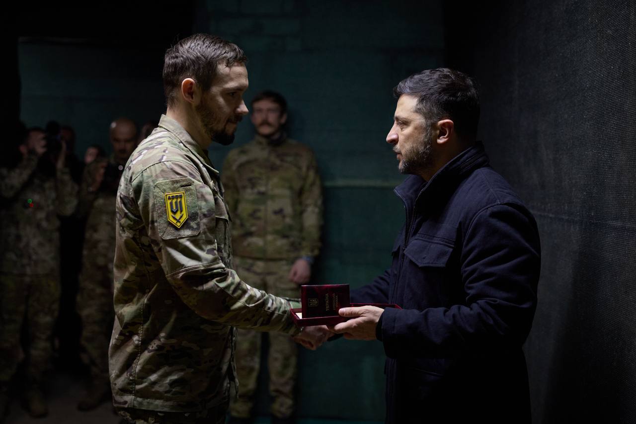 "Це наша держава, це наш схід": Зеленський відвідав фронт і зустрівся з українськими воїнами. Фото і відео