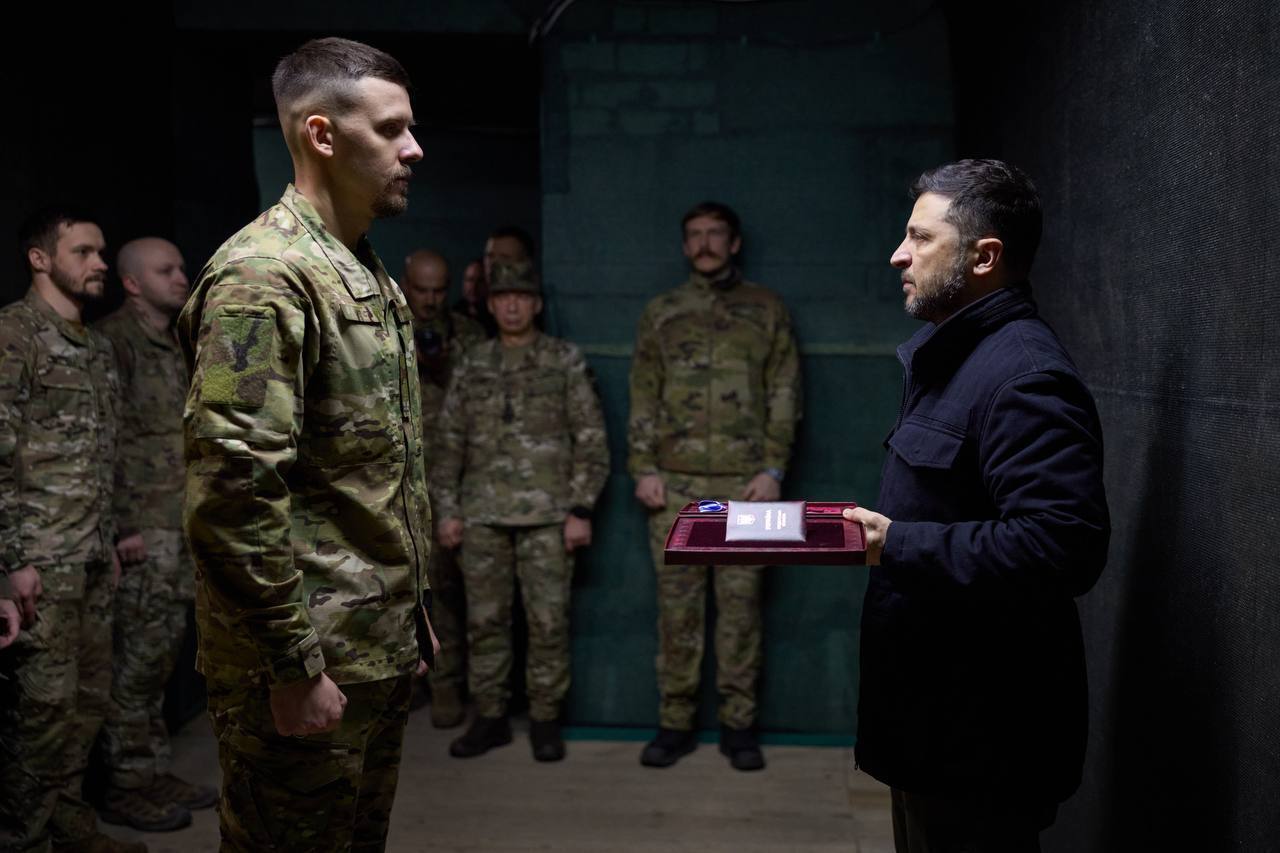 "Це наша держава, це наш схід": Зеленський відвідав фронт і зустрівся з українськими воїнами. Фото і відео