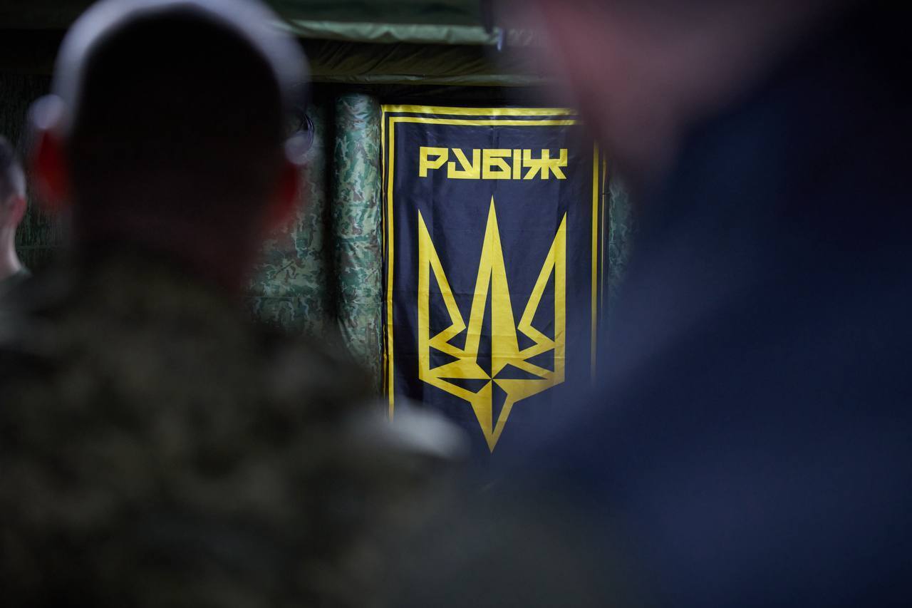 "Це наша держава, це наш схід": Зеленський відвідав фронт і зустрівся з українськими воїнами. Фото і відео