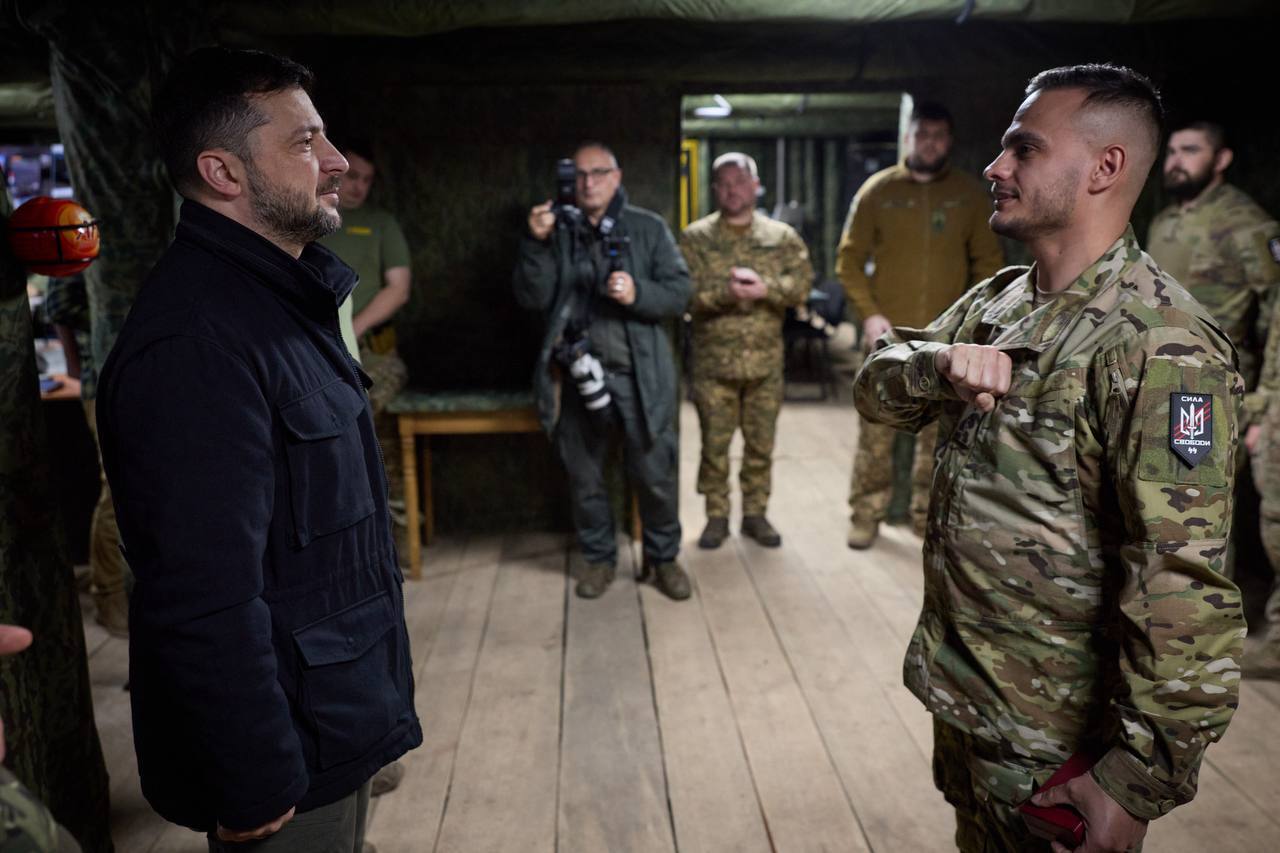 "Це наша держава, це наш схід": Зеленський відвідав фронт і зустрівся з українськими воїнами. Фото і відео