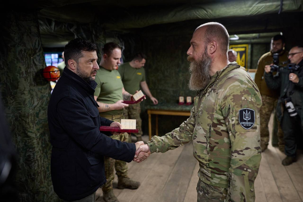 "Це наша держава, це наш схід": Зеленський відвідав фронт і зустрівся з українськими воїнами. Фото і відео