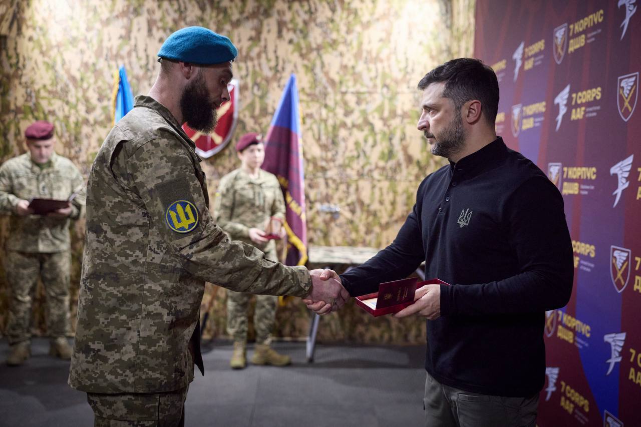 "Це наша держава, це наш схід": Зеленський відвідав фронт і зустрівся з українськими воїнами. Фото і відео