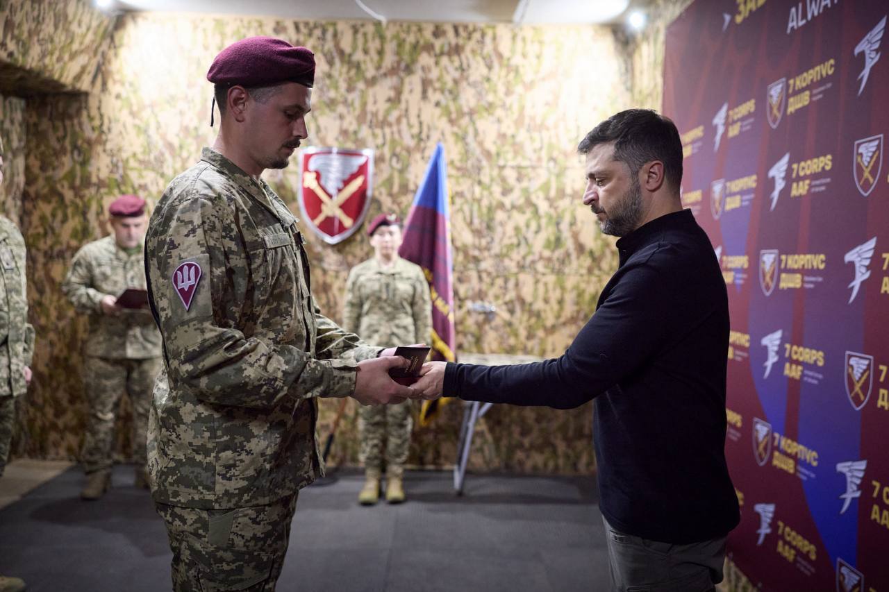 "Це наша держава, це наш схід": Зеленський відвідав фронт і зустрівся з українськими воїнами. Фото і відео