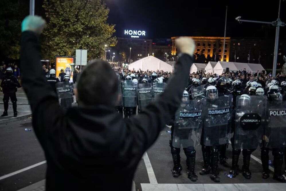 У Сербії пройшли масові антиурядові протести: Вучич пообіцяв провести дострокові вибори